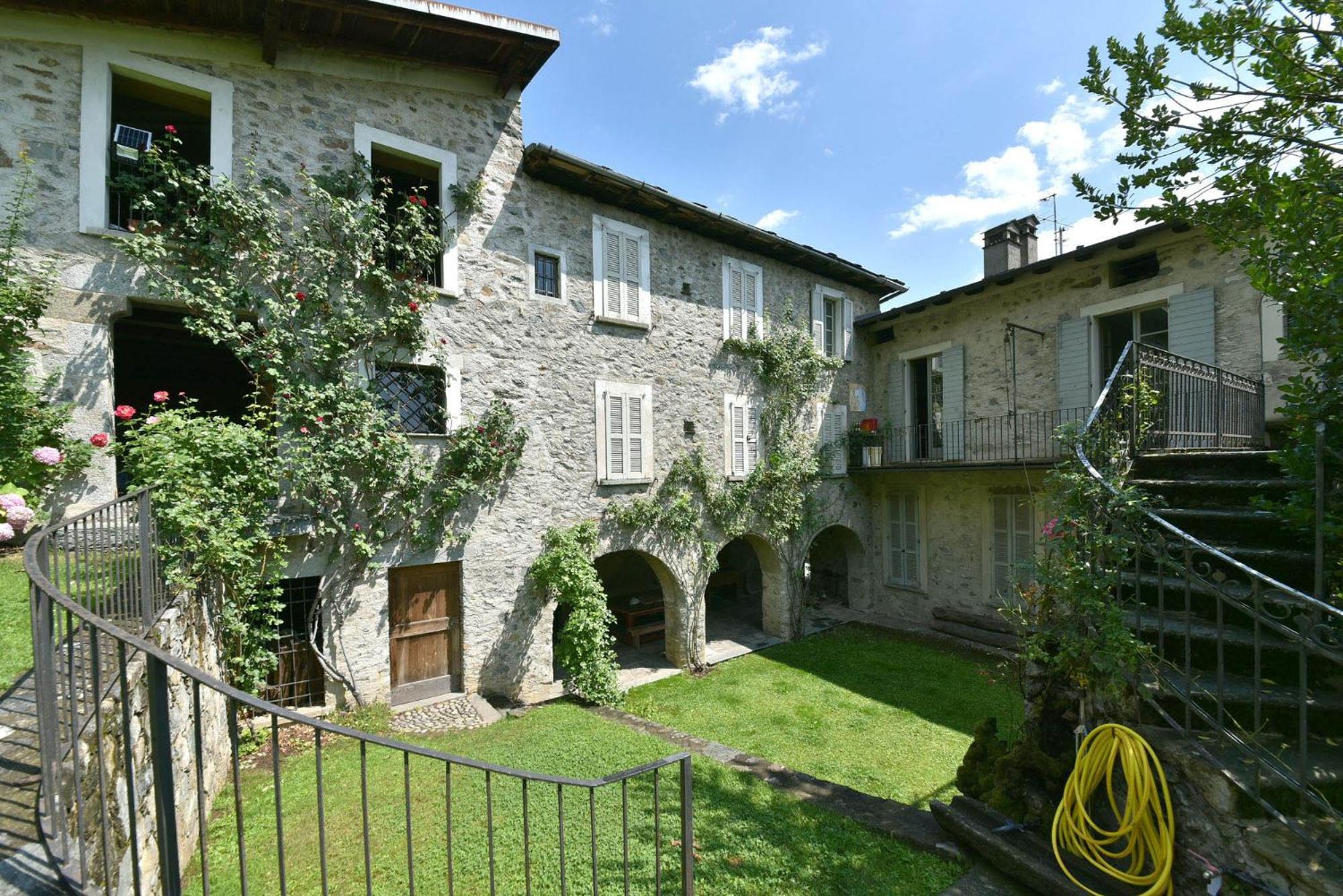 Piano Nobile Al Roseto Del Drago Villa San Bernardo  Exterior photo